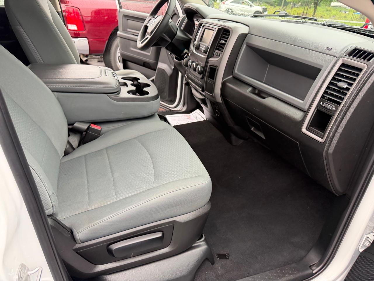 RAM 1500 Classic Tradesman 4x4 Crew Cab 5'7" Box 2019