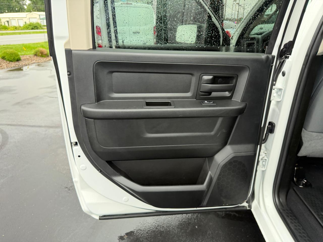 RAM 1500 Classic Tradesman 4x4 Crew Cab 5'7" Box 2019