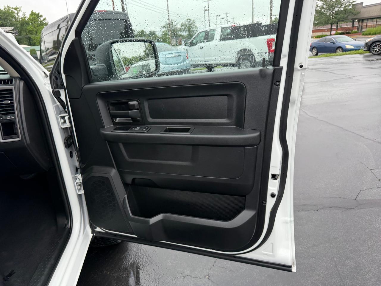 RAM 1500 Classic Tradesman 4x4 Crew Cab 5'7" Box 2019