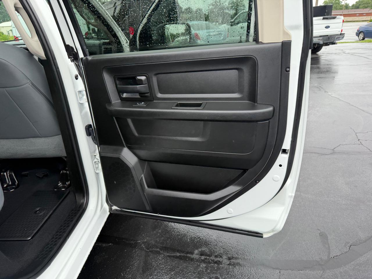 RAM 1500 Classic Tradesman 4x4 Crew Cab 5'7" Box 2019