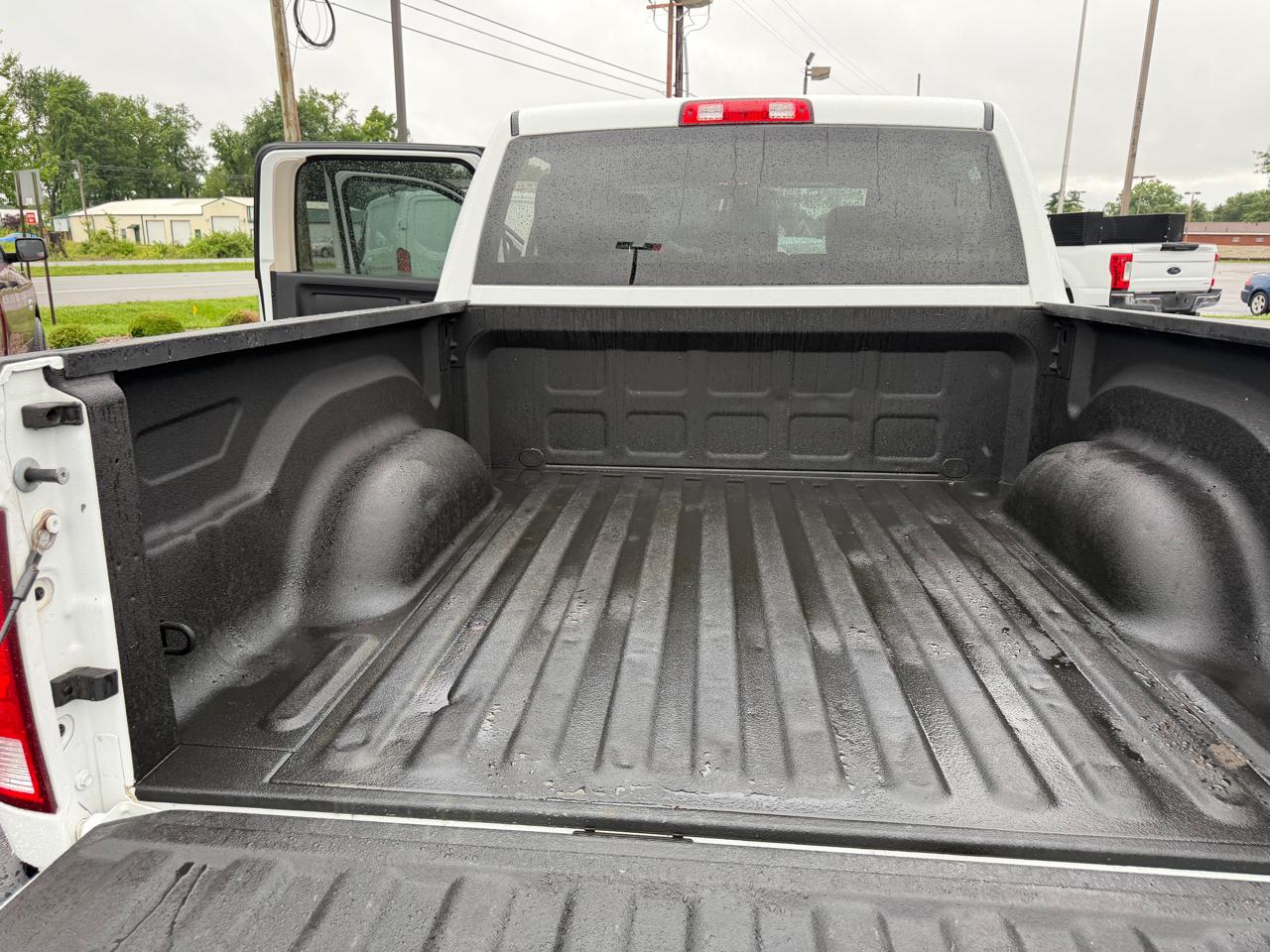 RAM 1500 Classic Tradesman 4x4 Crew Cab 5'7" Box 2019
