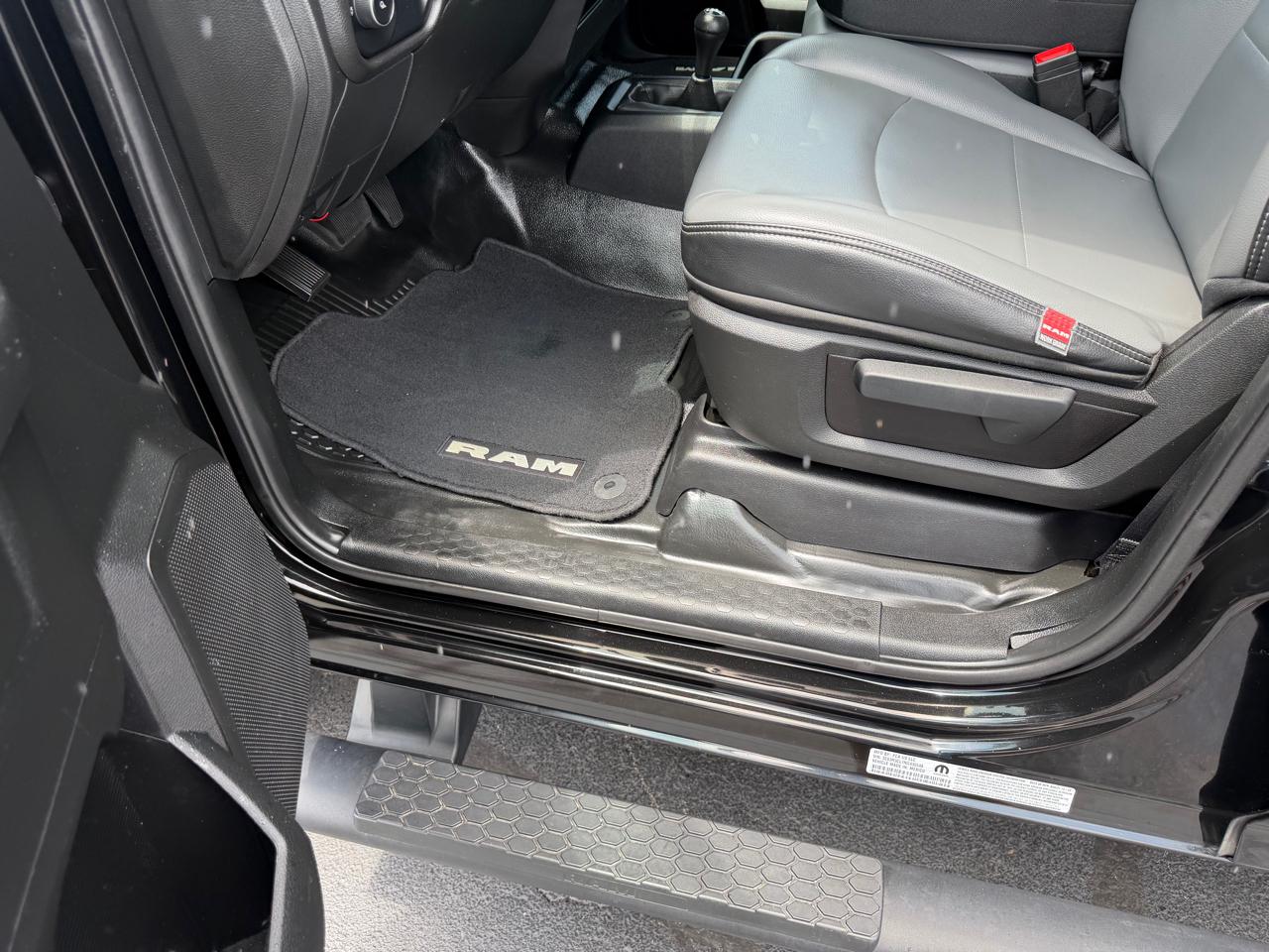 RAM 3500 Tradesman 4x4 Crew Cab 6'4" Box 2022