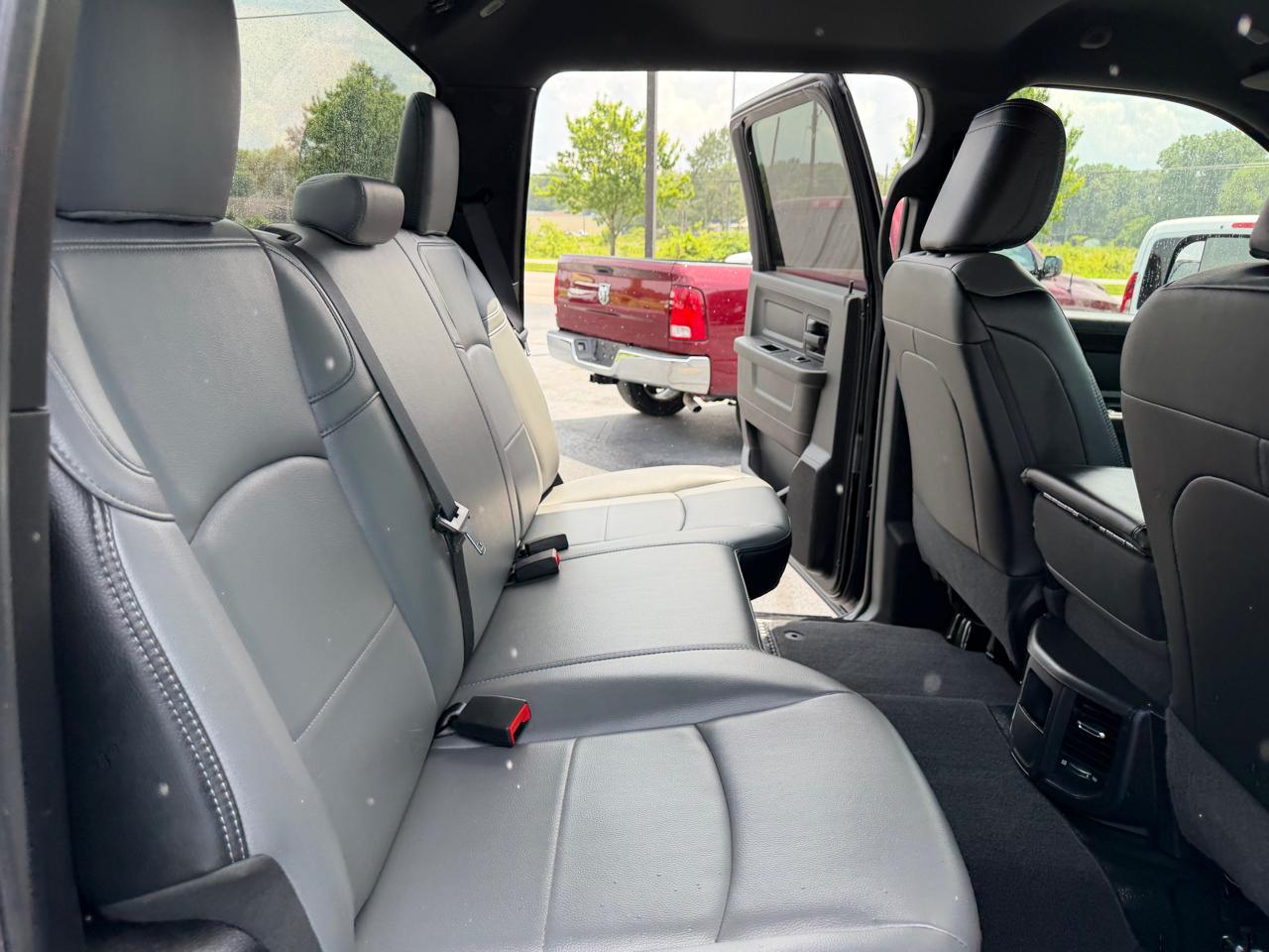 RAM 3500 Tradesman 4x4 Crew Cab 6'4" Box 2022