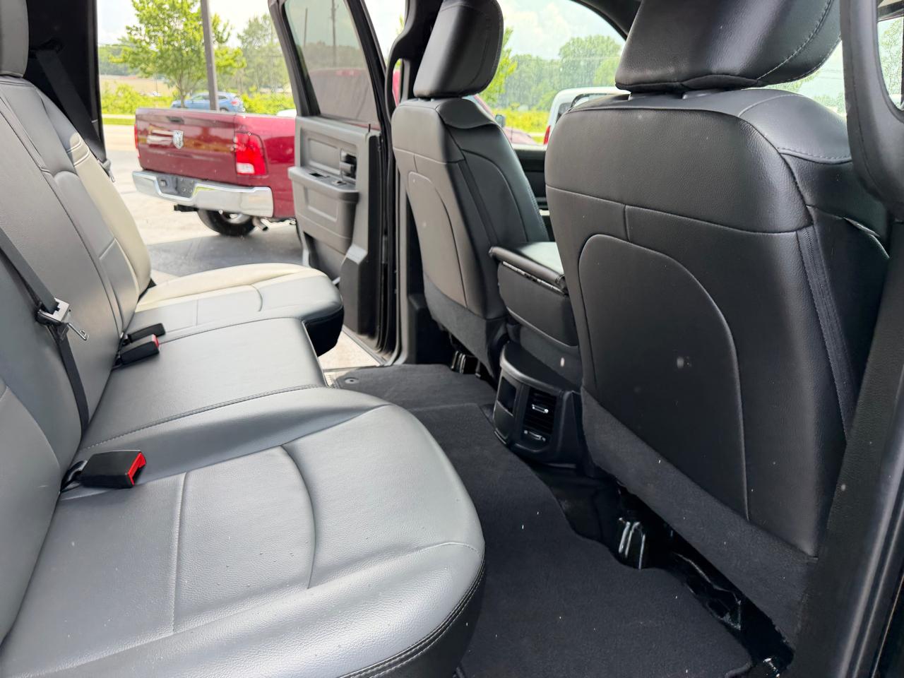 RAM 3500 Tradesman 4x4 Crew Cab 6'4" Box 2022