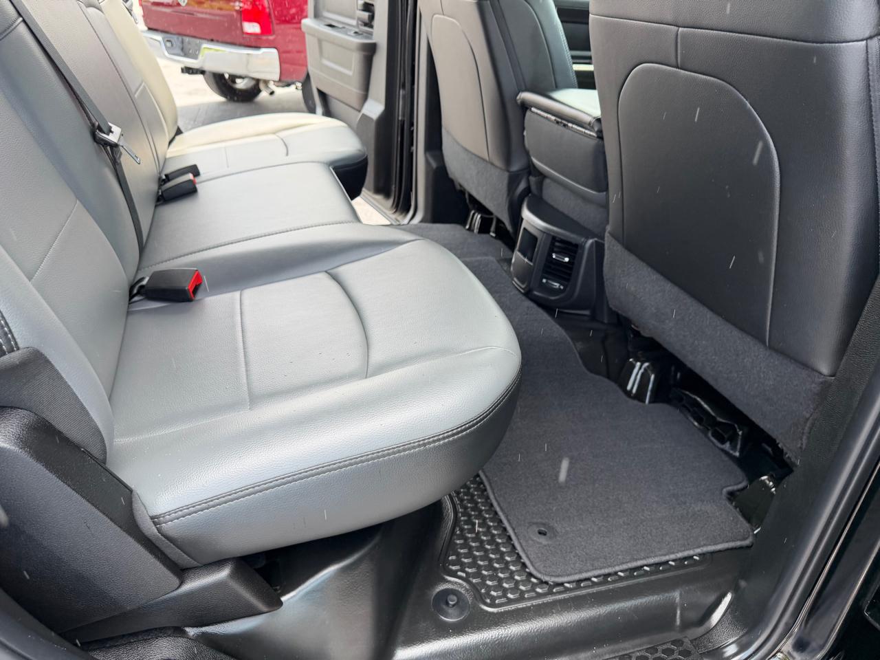 RAM 3500 Tradesman 4x4 Crew Cab 6'4" Box 2022