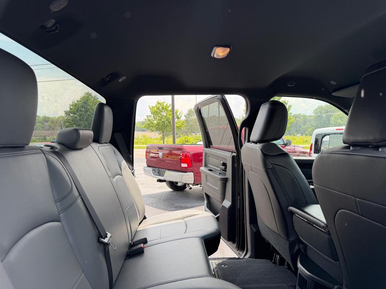 RAM 3500 Tradesman 4x4 Crew Cab 6'4" Box 2022