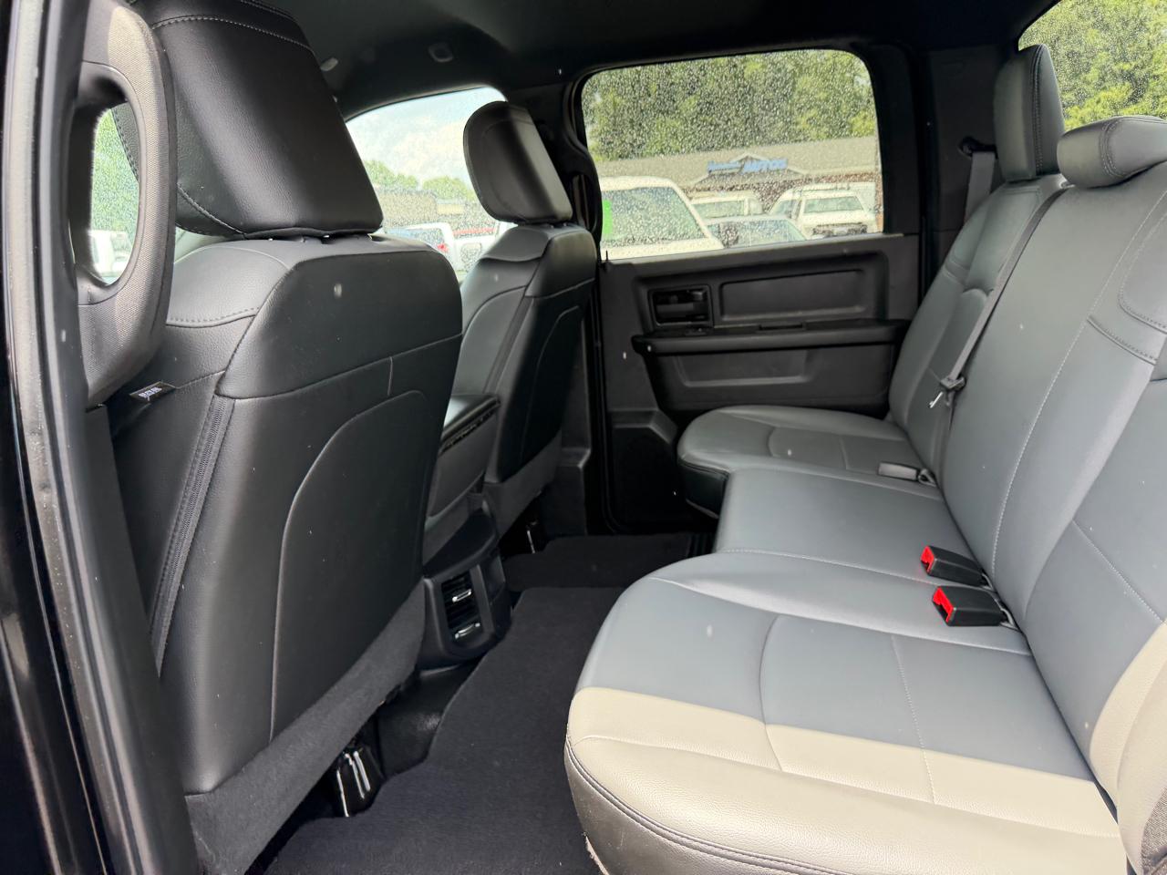 RAM 3500 Tradesman 4x4 Crew Cab 6'4" Box 2022