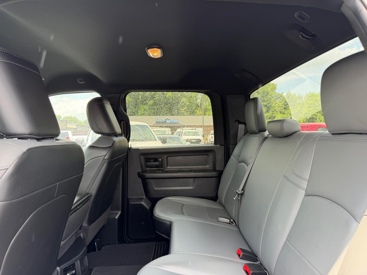 RAM 3500 Tradesman 4x4 Crew Cab 6'4" Box 2022
