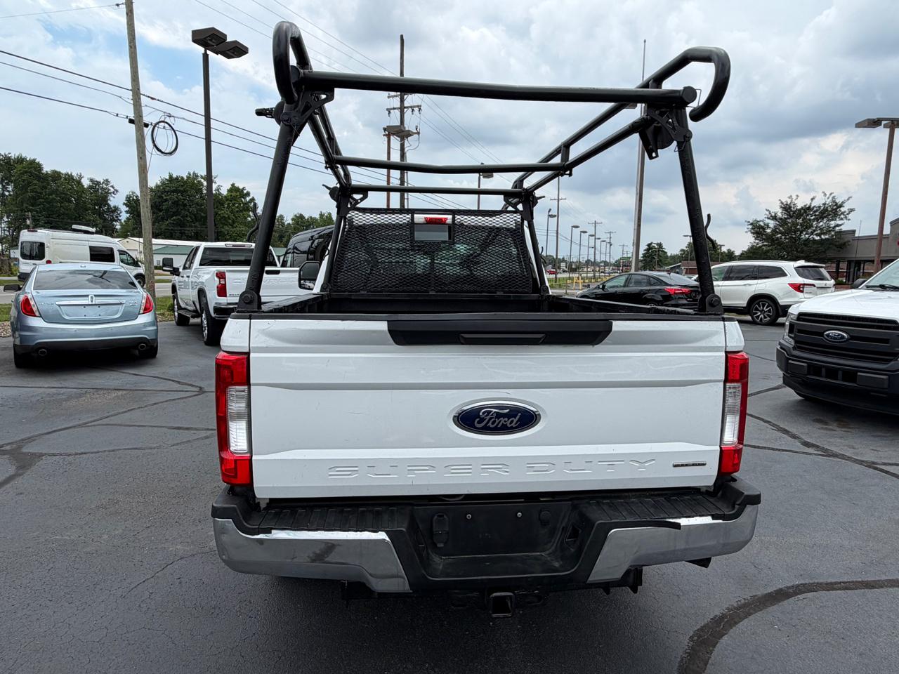 Ford Super Duty F-250 SRW XL 2WD Crew Cab 8' Box 2017