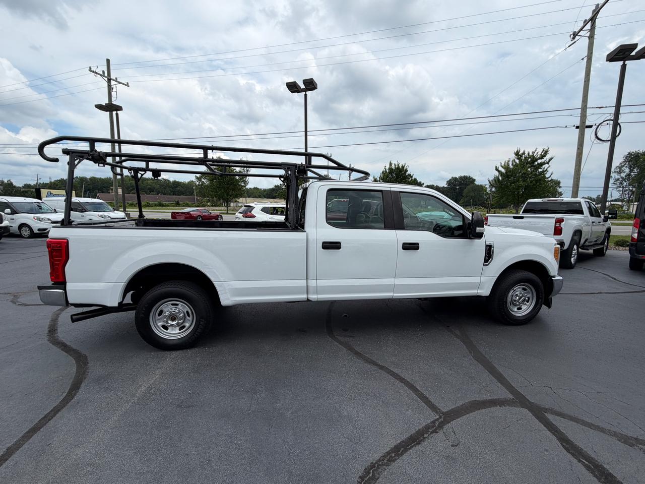 Ford Super Duty F-250 SRW XL 2WD Crew Cab 8' Box 2017