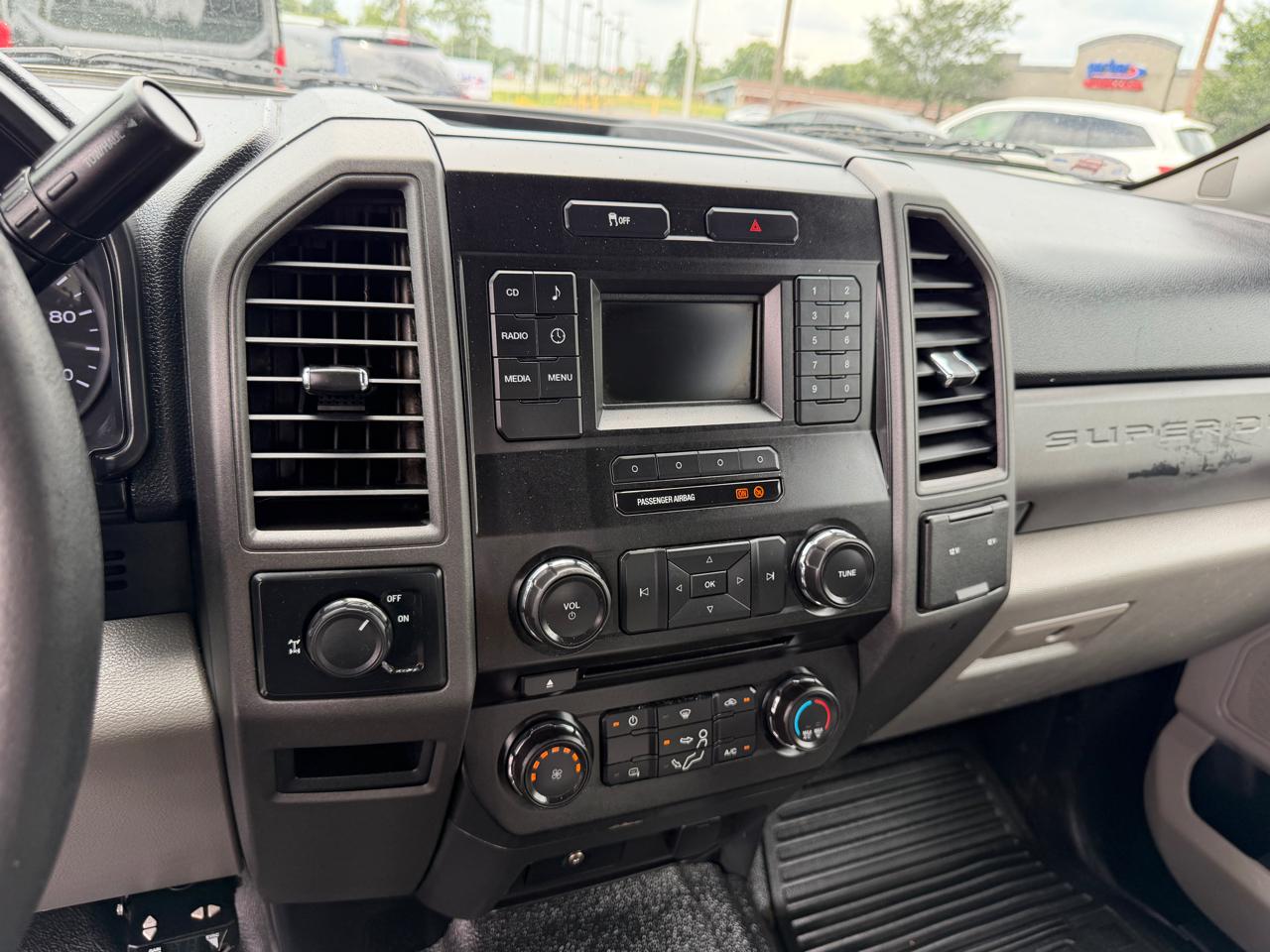 Ford Super Duty F-250 SRW XL 2WD Crew Cab 8' Box 2017