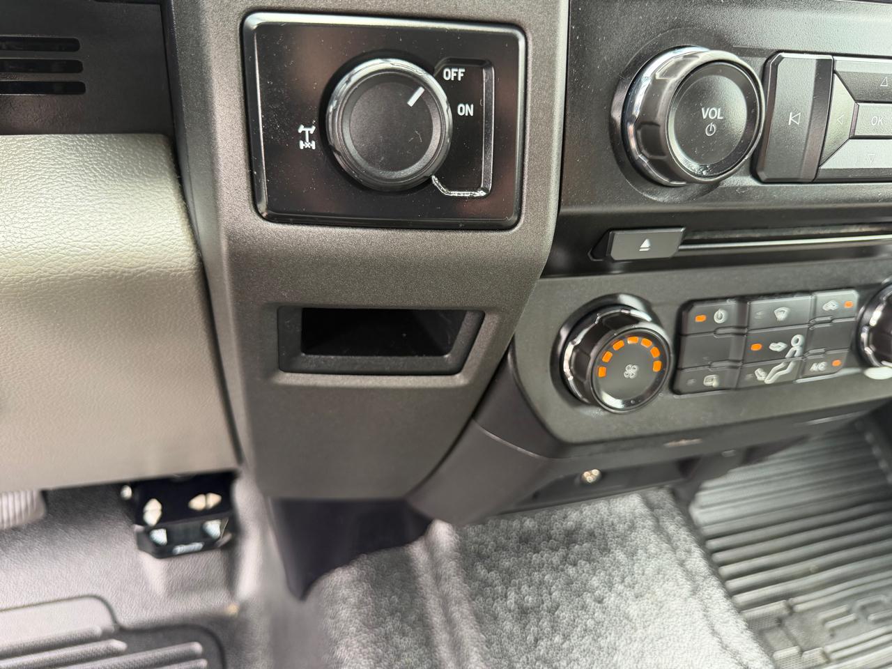 Ford Super Duty F-250 SRW XL 2WD Crew Cab 8' Box 2017