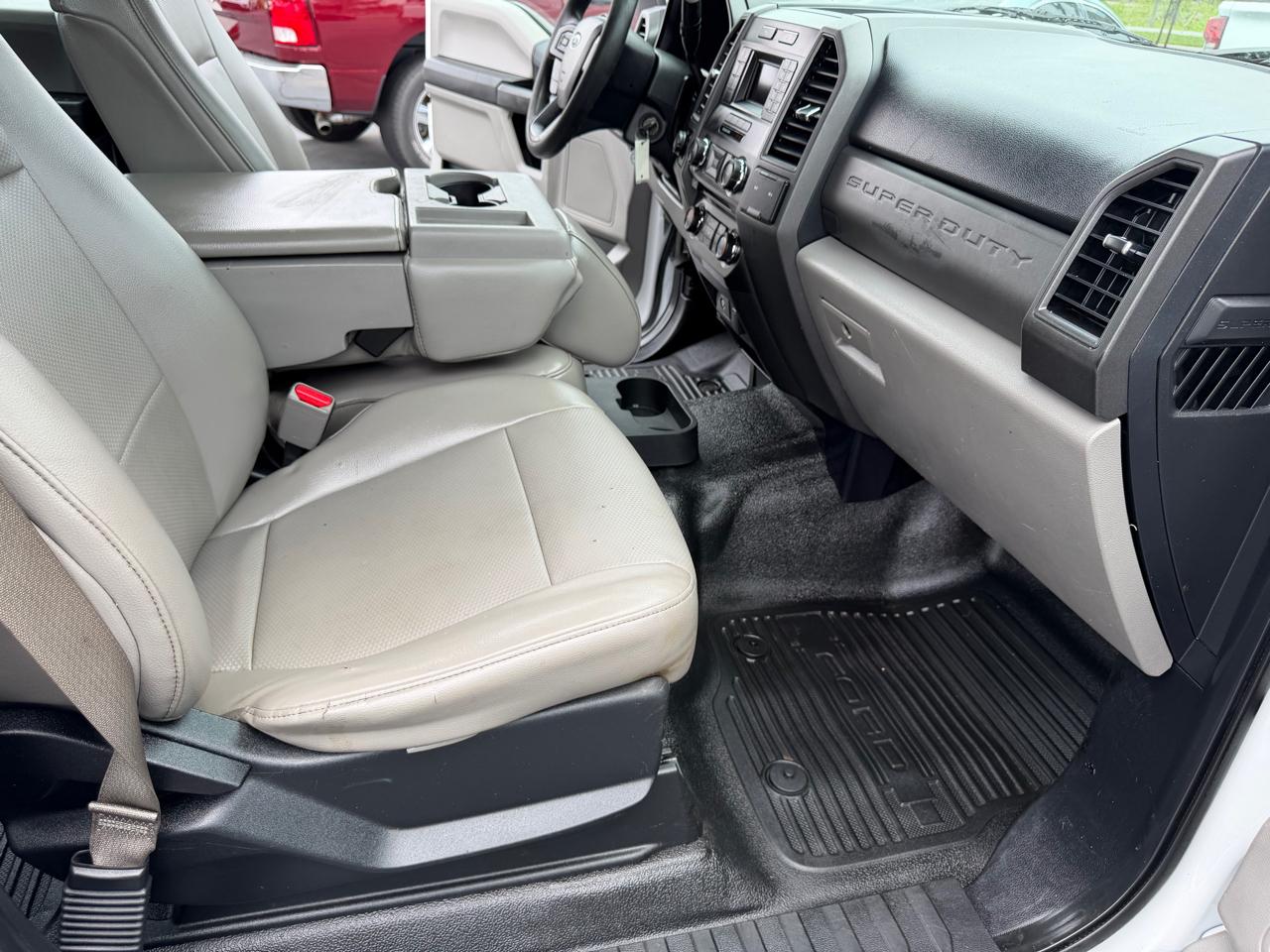Ford Super Duty F-250 SRW XL 2WD Crew Cab 8' Box 2017