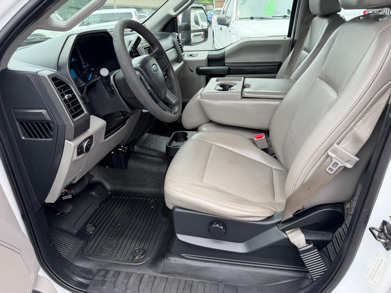 Ford Super Duty F-250 SRW XL 2WD Crew Cab 8' Box 2017