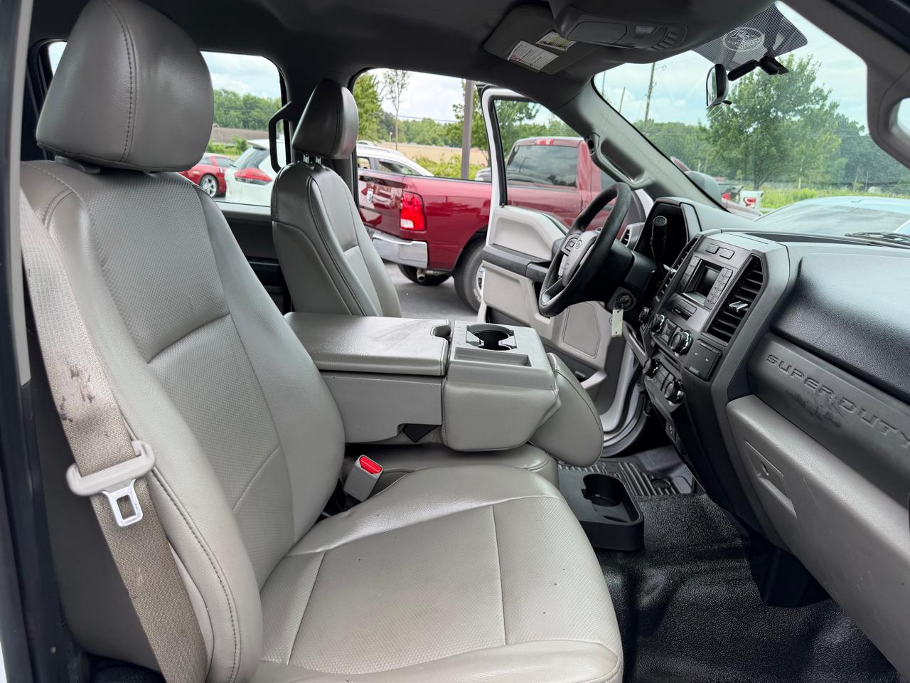 Ford Super Duty F-250 SRW XL 2WD Crew Cab 8' Box 2017