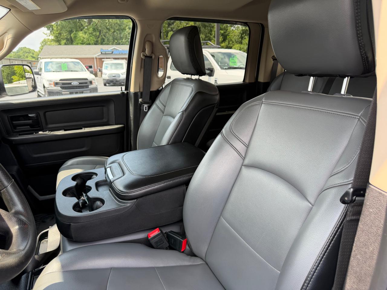 RAM 2500 Tradesman 4x2 Crew Cab 8' Box 2020