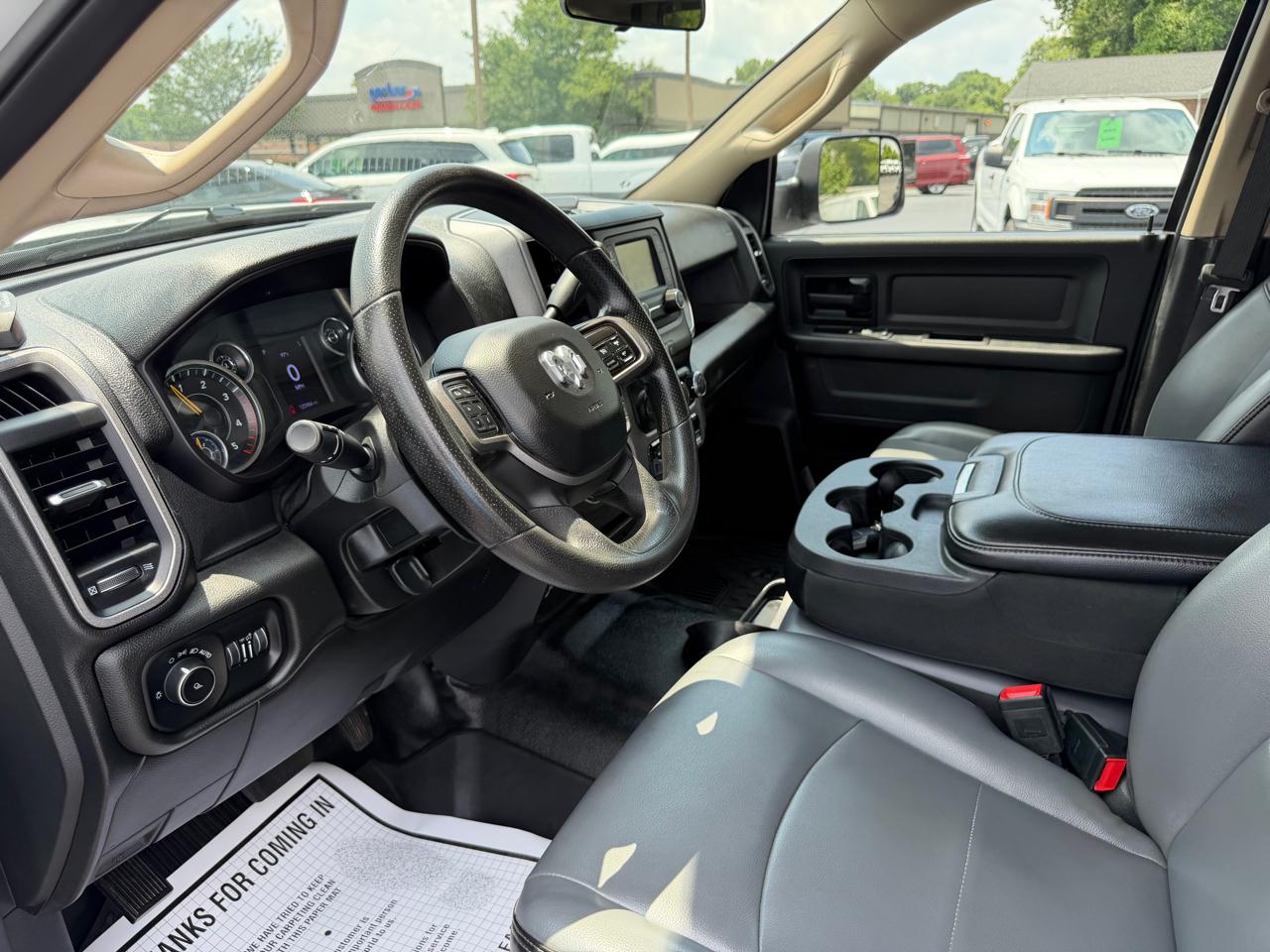 RAM 2500 Tradesman 4x2 Crew Cab 8' Box 2020
