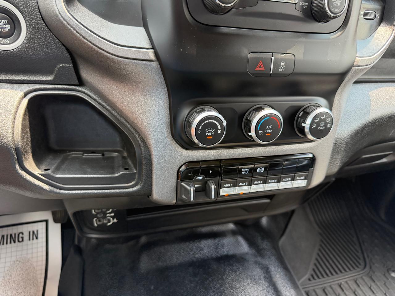 RAM 2500 Tradesman 4x2 Crew Cab 8' Box 2020