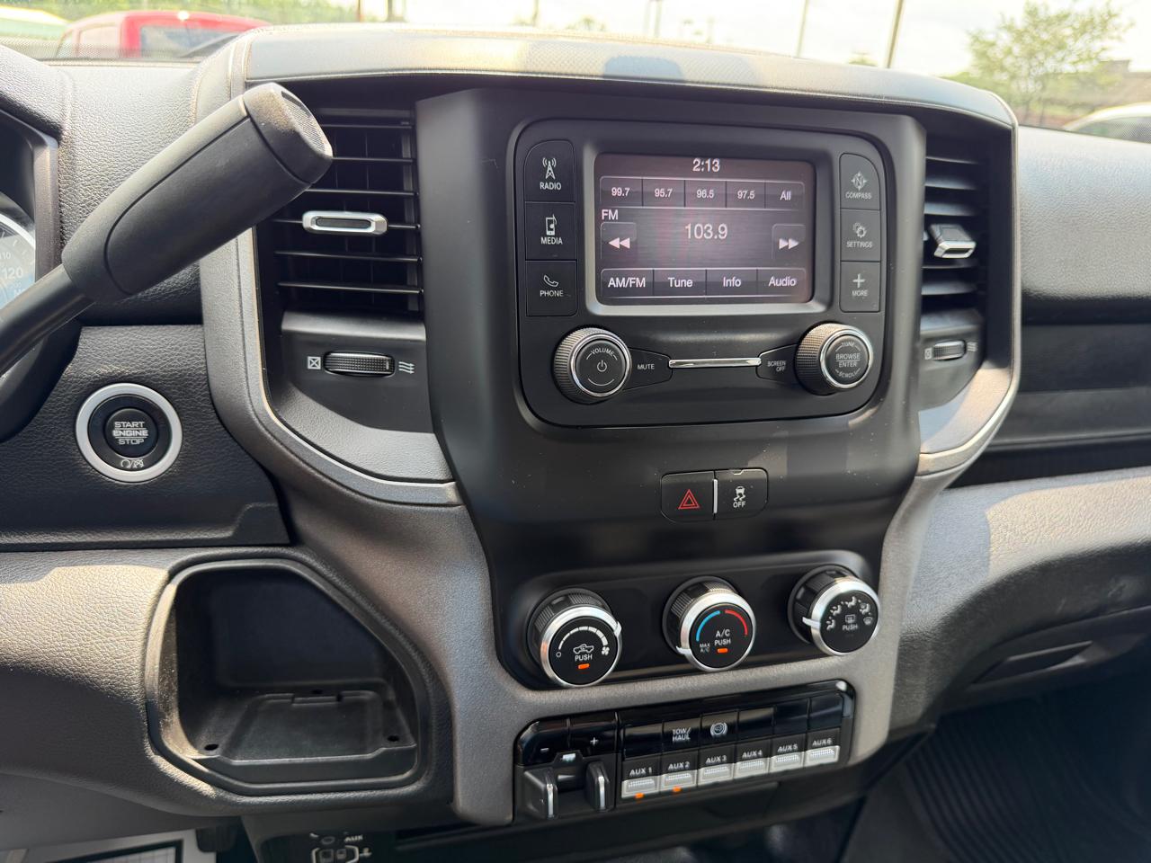 RAM 2500 Tradesman 4x2 Crew Cab 8' Box 2020