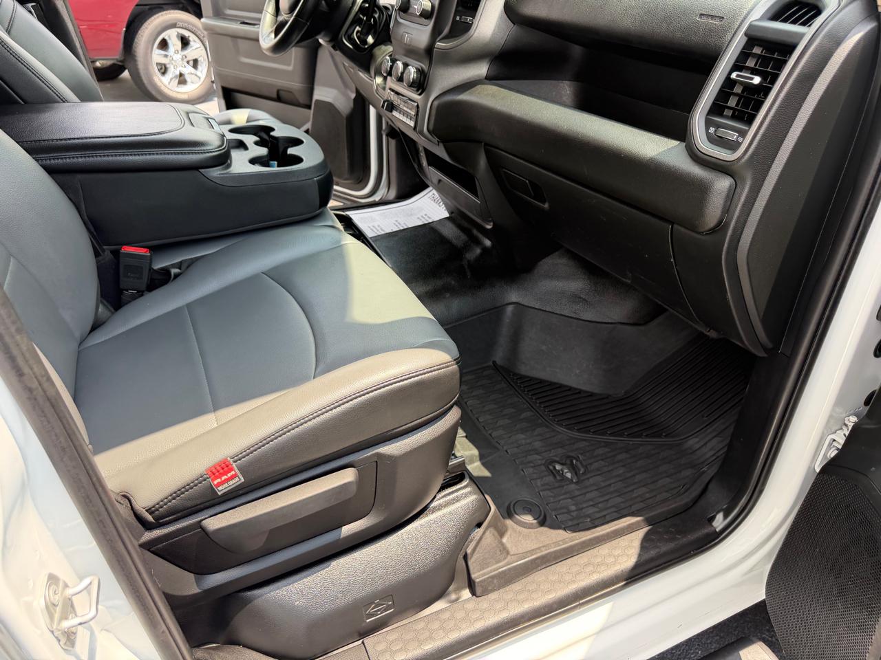 RAM 2500 Tradesman 4x2 Crew Cab 8' Box 2020