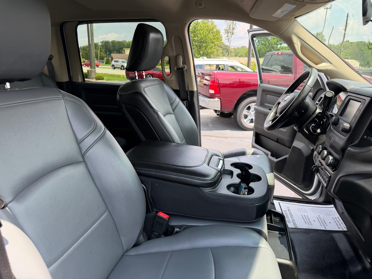 RAM 2500 Tradesman 4x2 Crew Cab 8' Box 2020