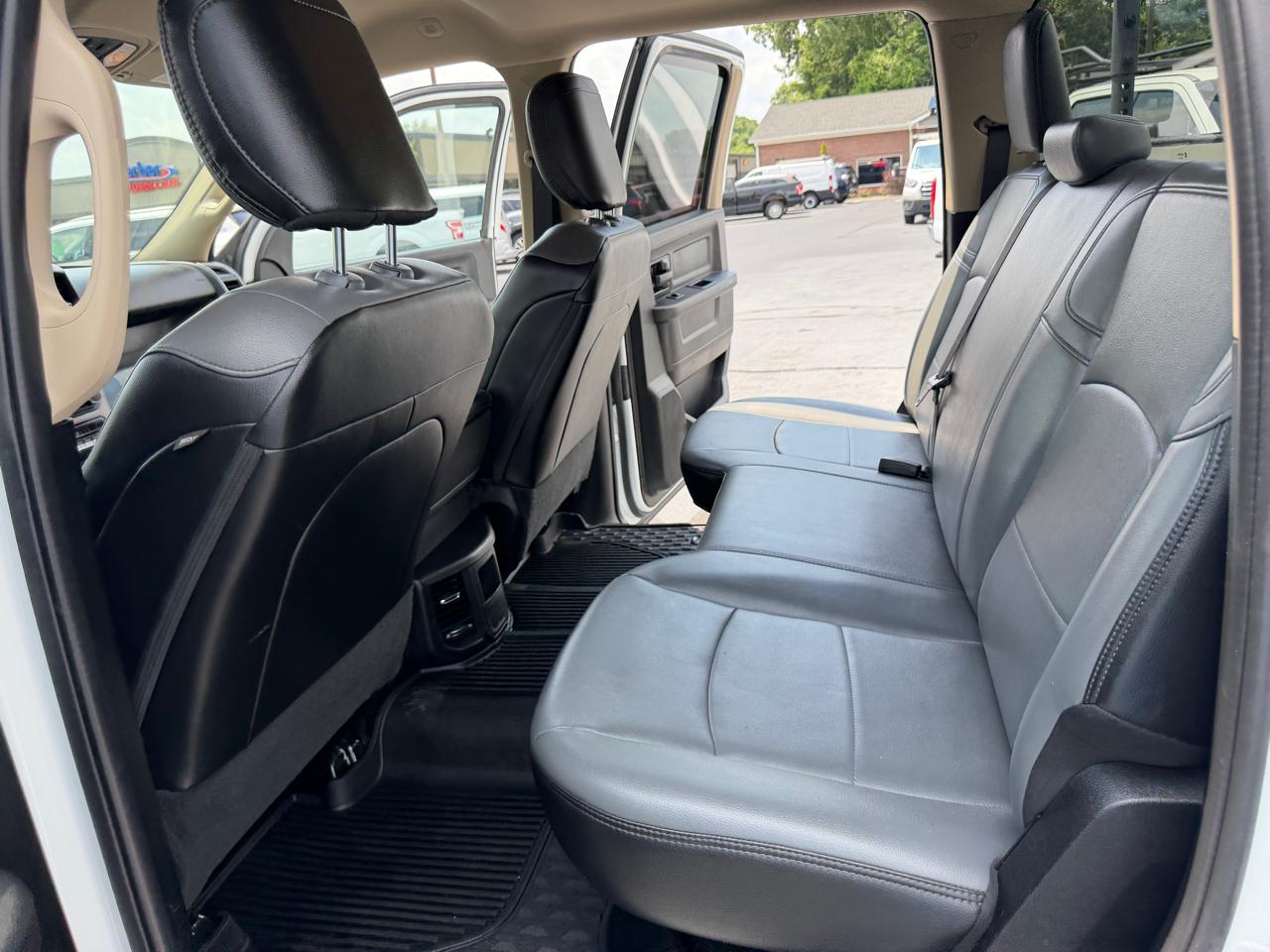 RAM 2500 Tradesman 4x2 Crew Cab 8' Box 2020