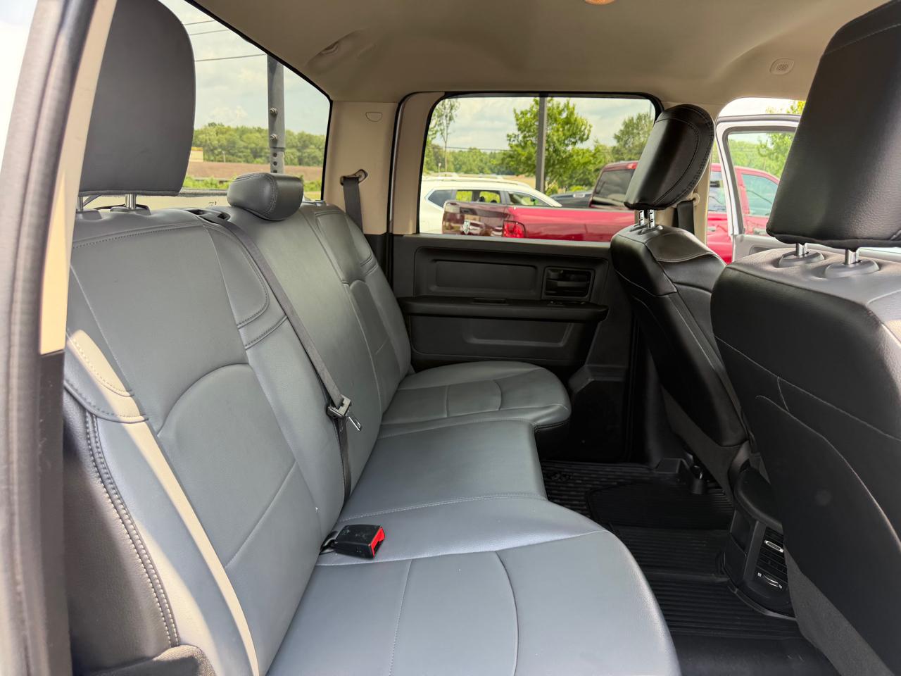 RAM 2500 Tradesman 4x2 Crew Cab 8' Box 2020