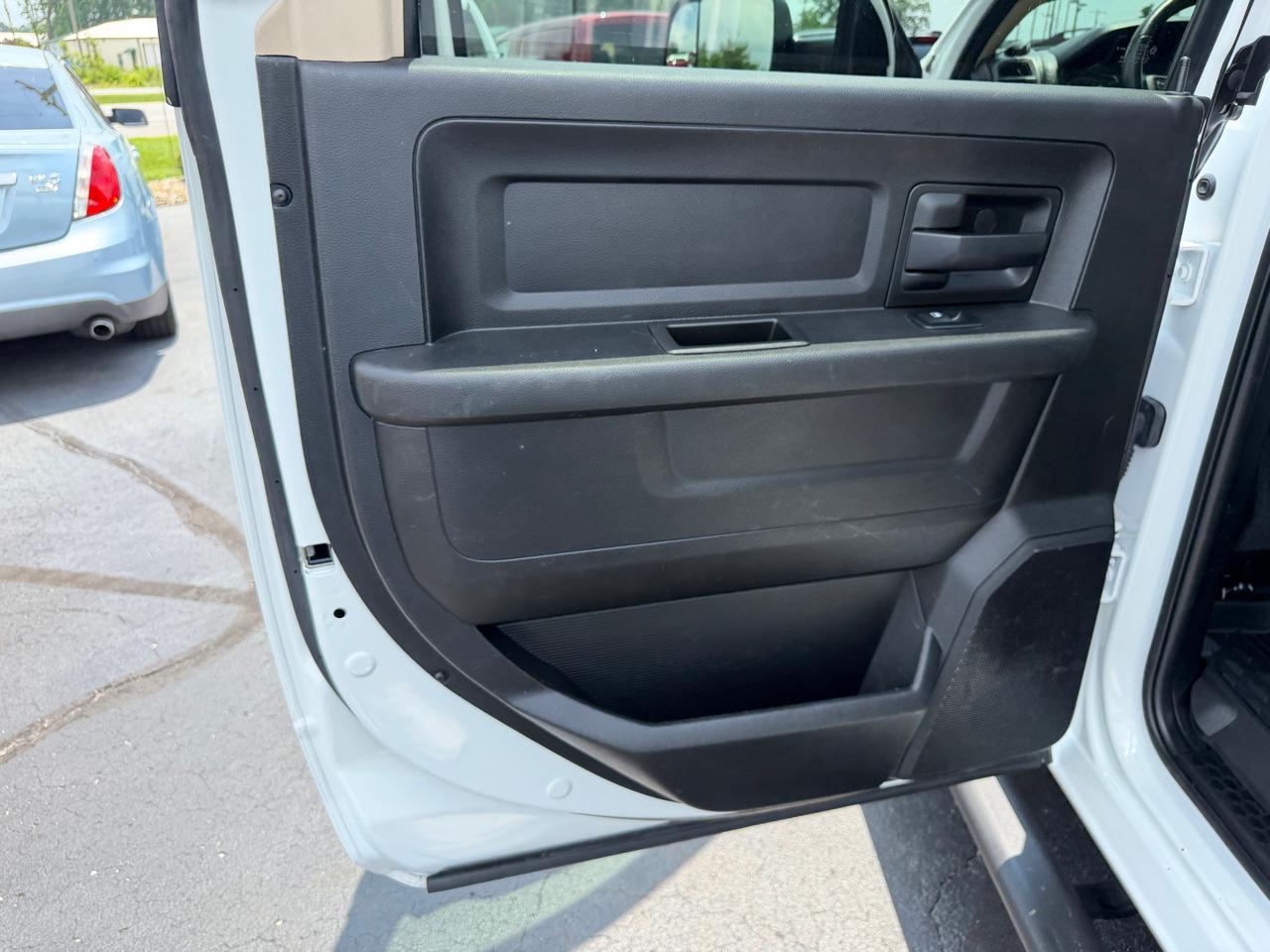 RAM 2500 Tradesman 4x2 Crew Cab 8' Box 2020