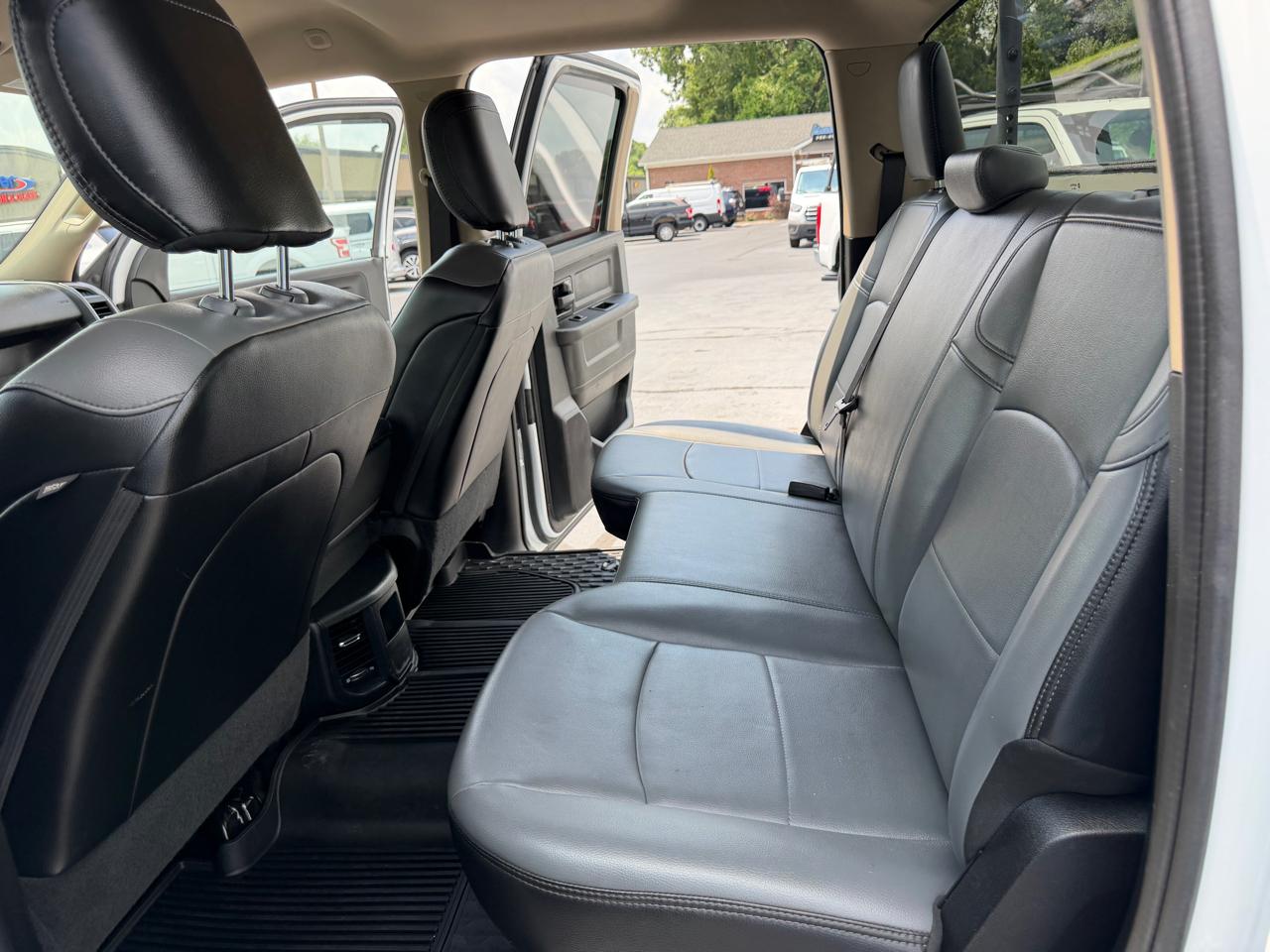 RAM 2500 Tradesman 4x2 Crew Cab 8' Box 2020