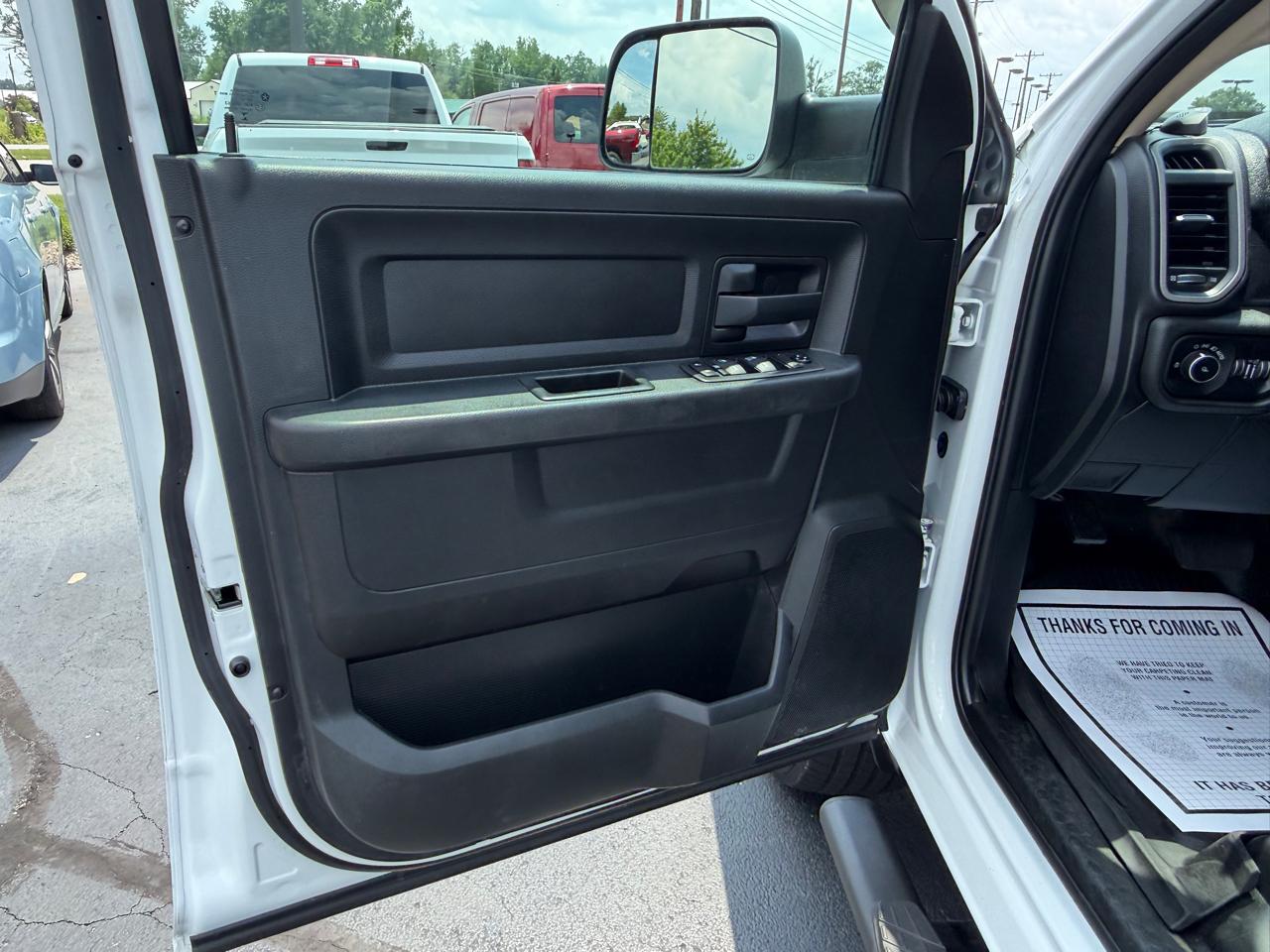 RAM 2500 Tradesman 4x2 Crew Cab 8' Box 2020