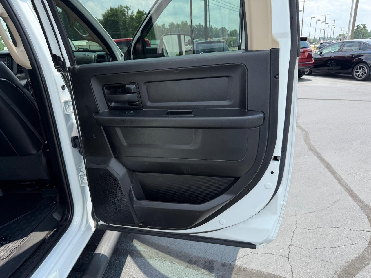 RAM 2500 Tradesman 4x2 Crew Cab 8' Box 2020