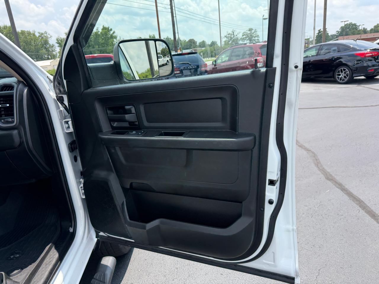 RAM 2500 Tradesman 4x2 Crew Cab 8' Box 2020