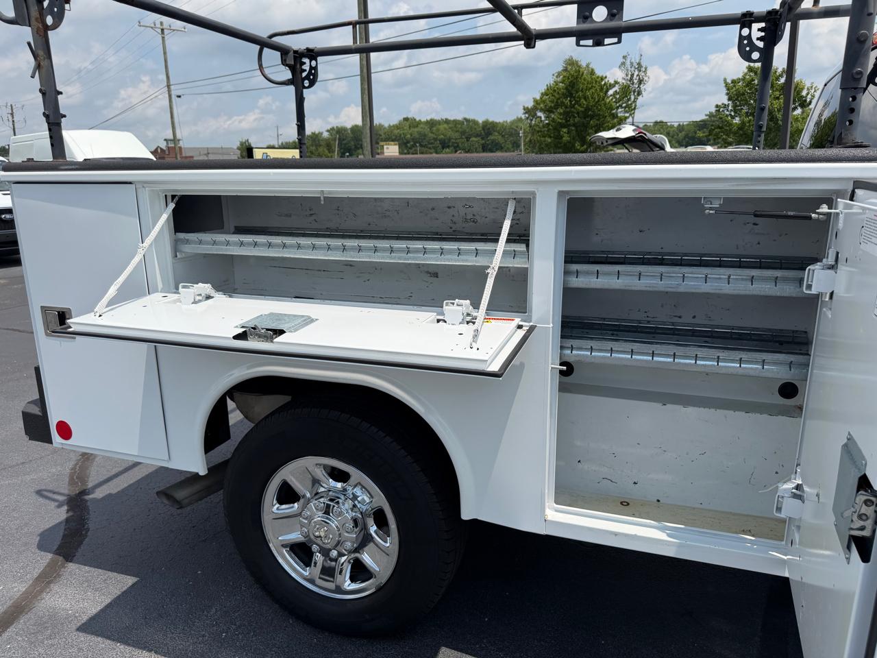 RAM 2500 Tradesman 4x2 Crew Cab 8' Box 2020