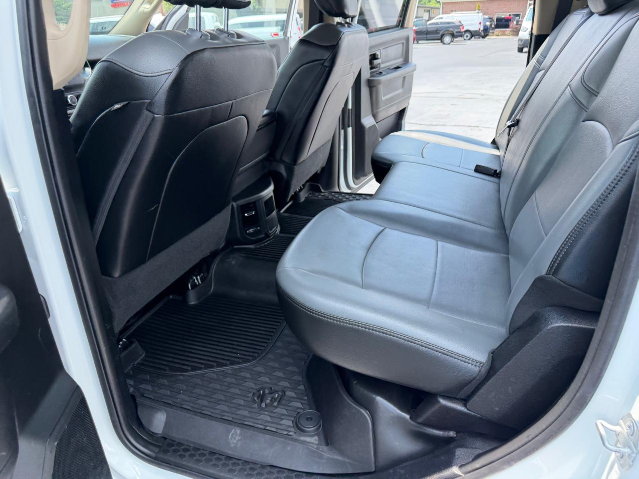 RAM 2500 Tradesman 4x2 Crew Cab 8' Box 2020