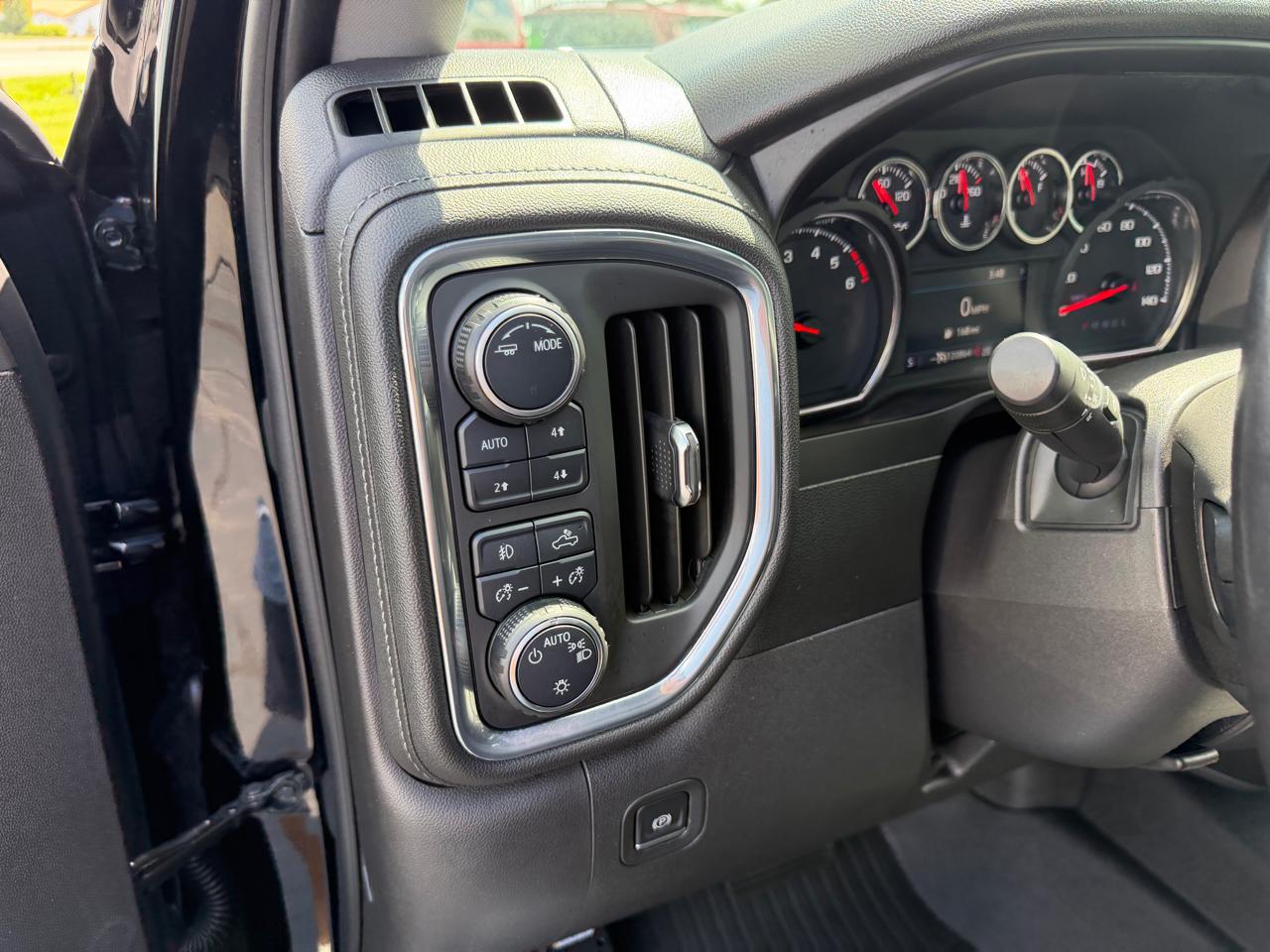 Chevrolet Silverado 1500 4WD Crew Cab 147" RST 2021