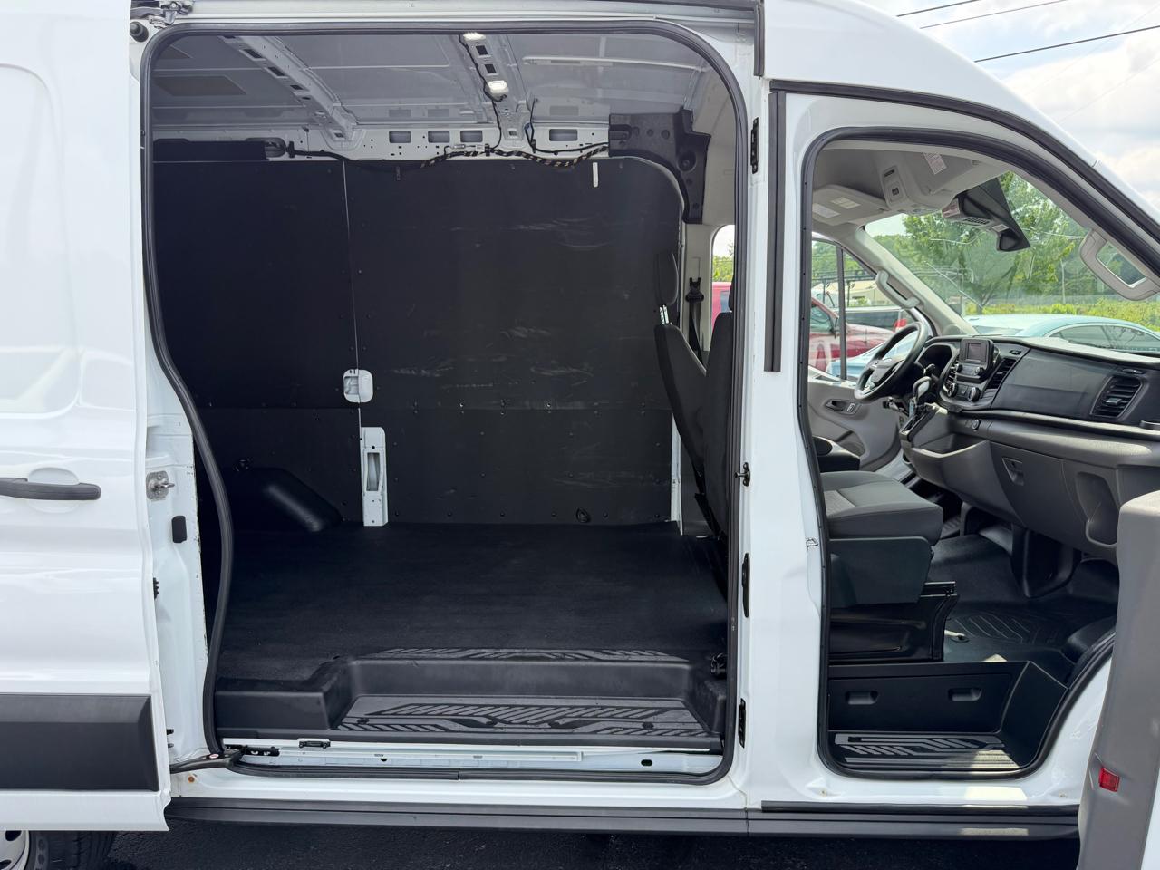 Ford Transit Cargo Van T-150 130" Med Rf 8670 GVWR RWD 2023