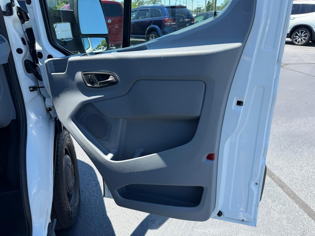 Ford Transit Cargo Van T-250 148" Med Rf 9000 GVWR Sliding RH Dr 2015