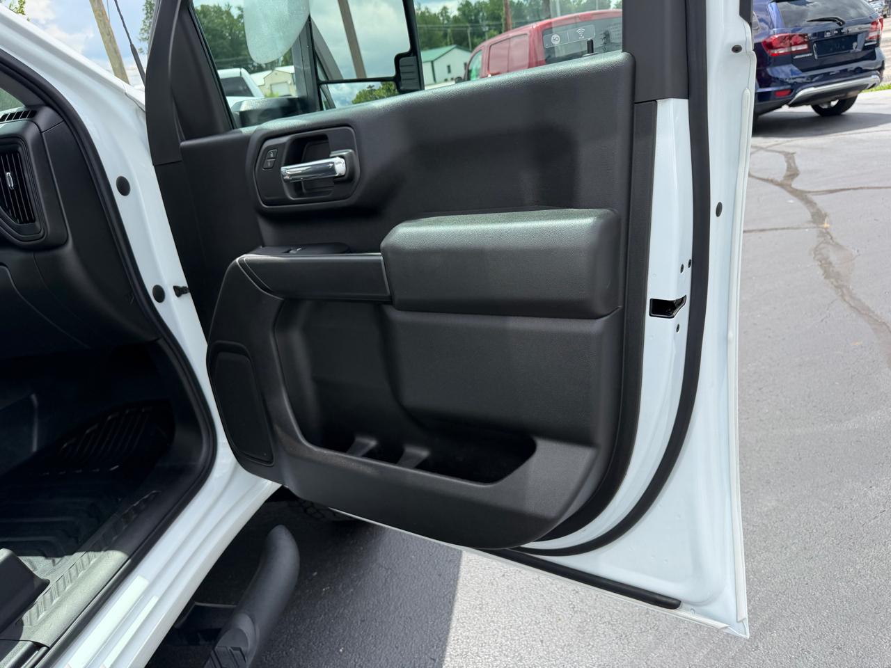 GMC Sierra 2500HD 4WD Crew Cab 159" Pro 2023