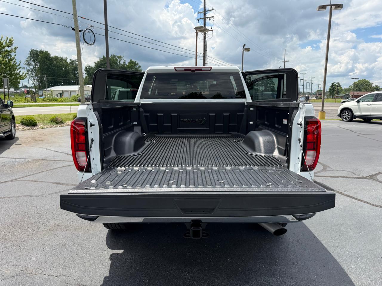 GMC Sierra 2500HD 4WD Crew Cab 159" Pro 2023