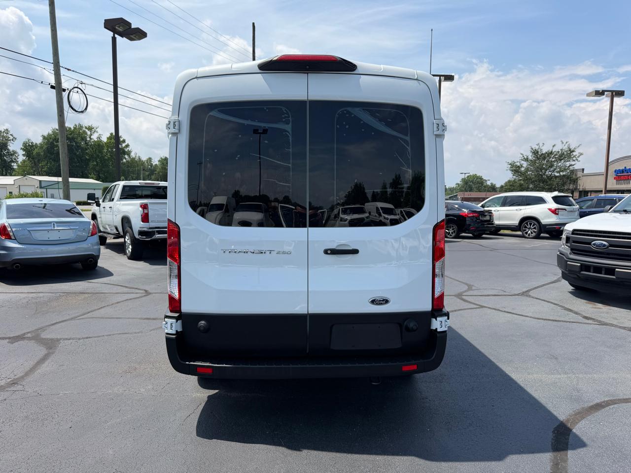 Ford Transit Van T-250 148" Med Rf 9000 GVWR Sliding RH Dr 2019