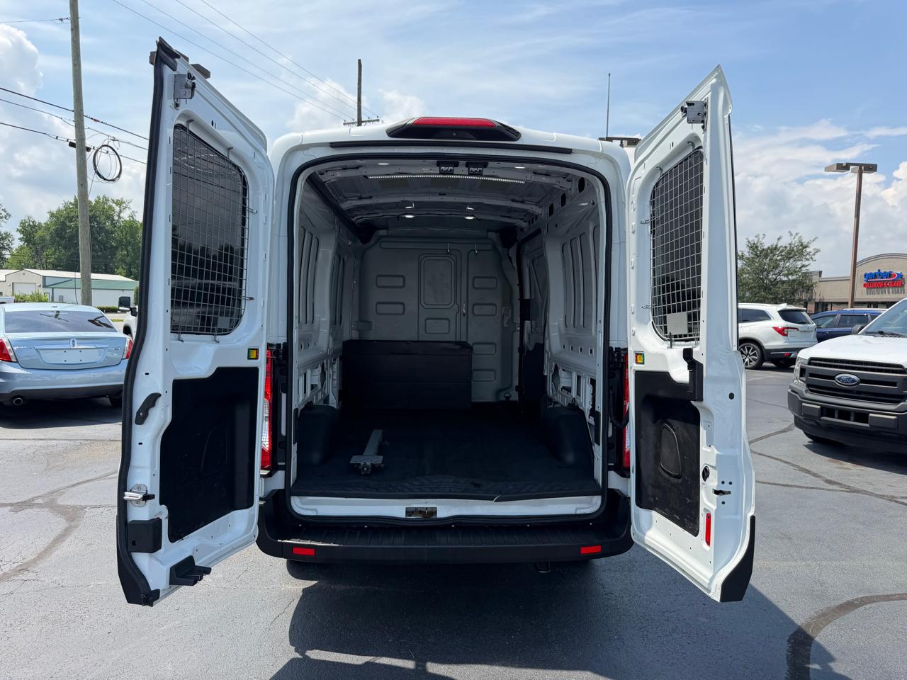 Ford Transit Van T-250 148" Med Rf 9000 GVWR Sliding RH Dr 2019