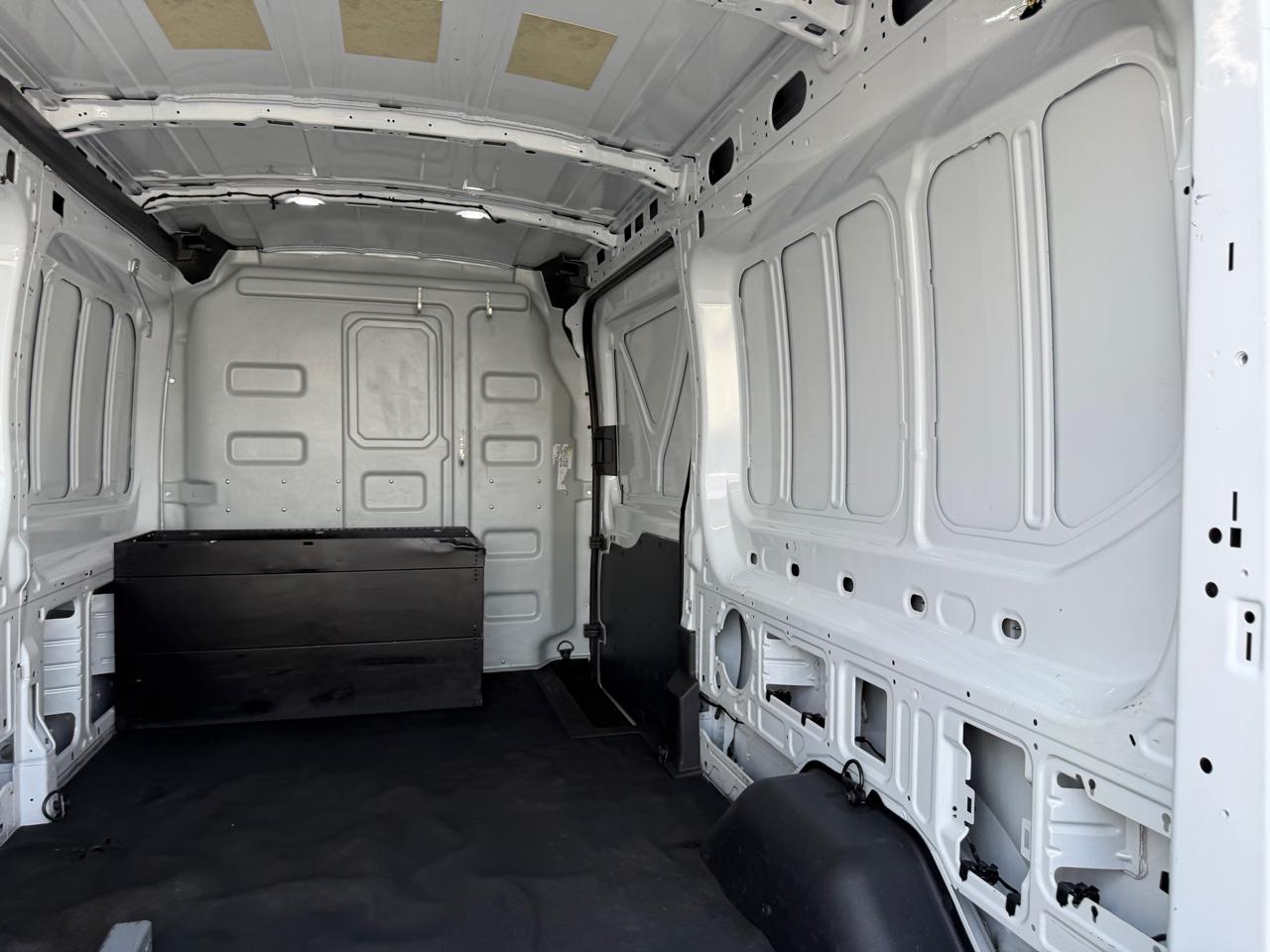 Ford Transit Van T-250 148" Med Rf 9000 GVWR Sliding RH Dr 2019