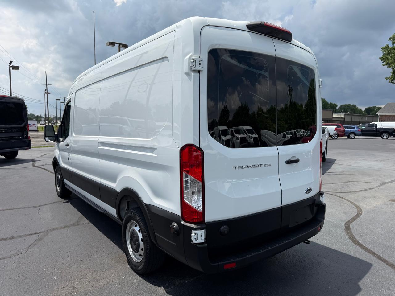 Ford Transit Van T-250 148" Med Rf 9000 GVWR Sliding RH Dr 2019