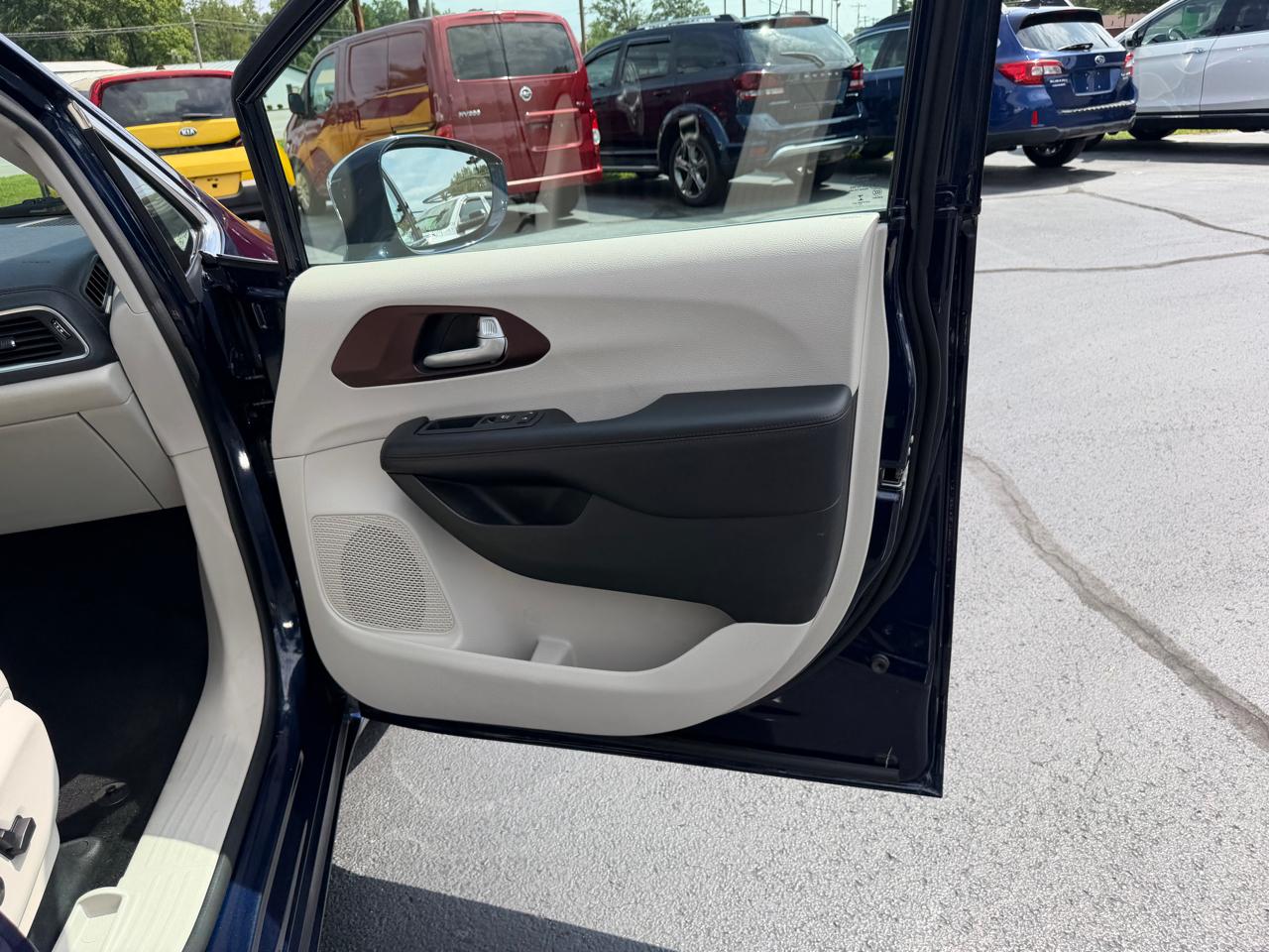 Chrysler Pacifica Limited FWD 2018