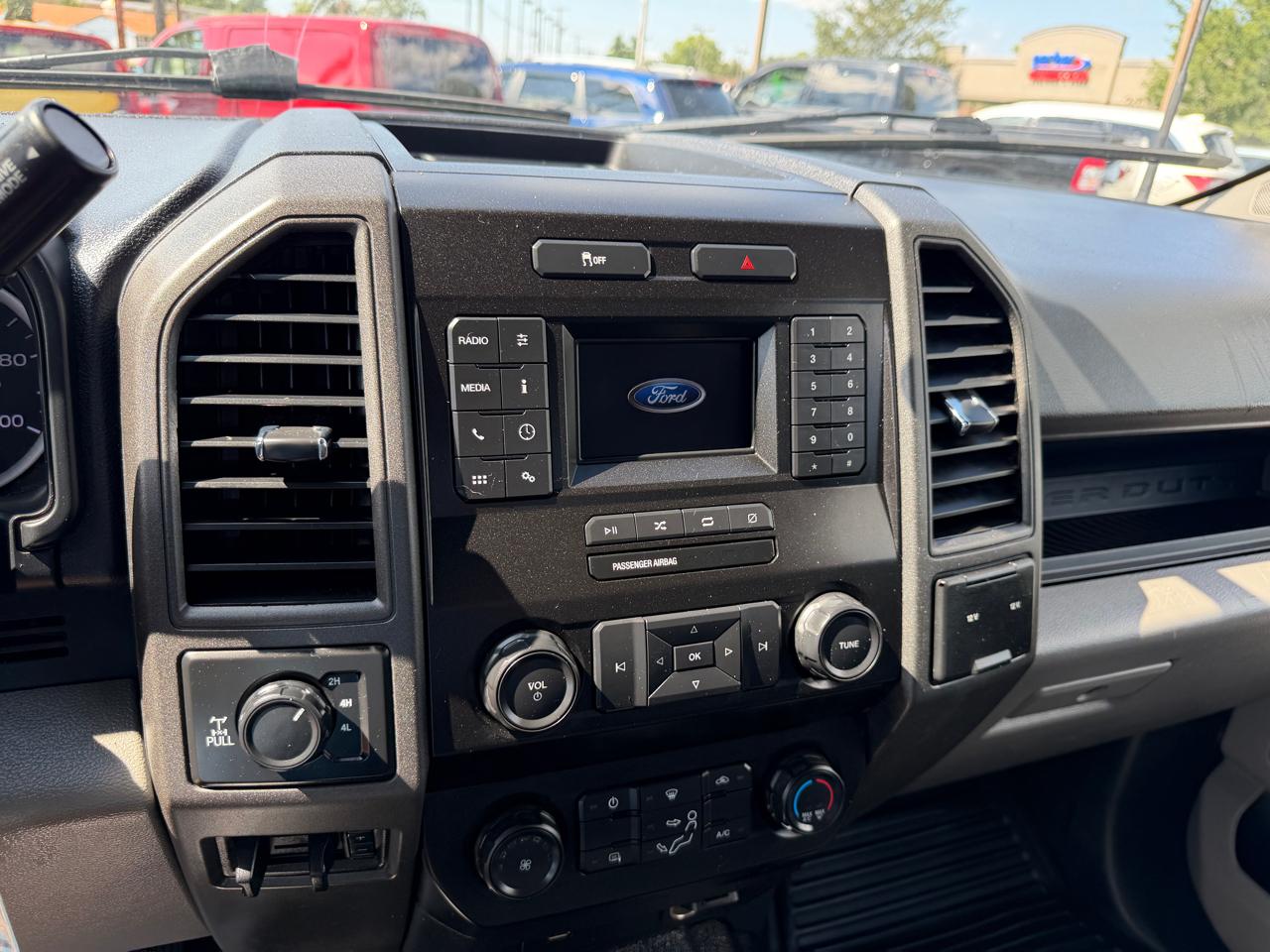 Ford Super Duty F-250 SRW XL 4WD Crew Cab 8' Box 2022