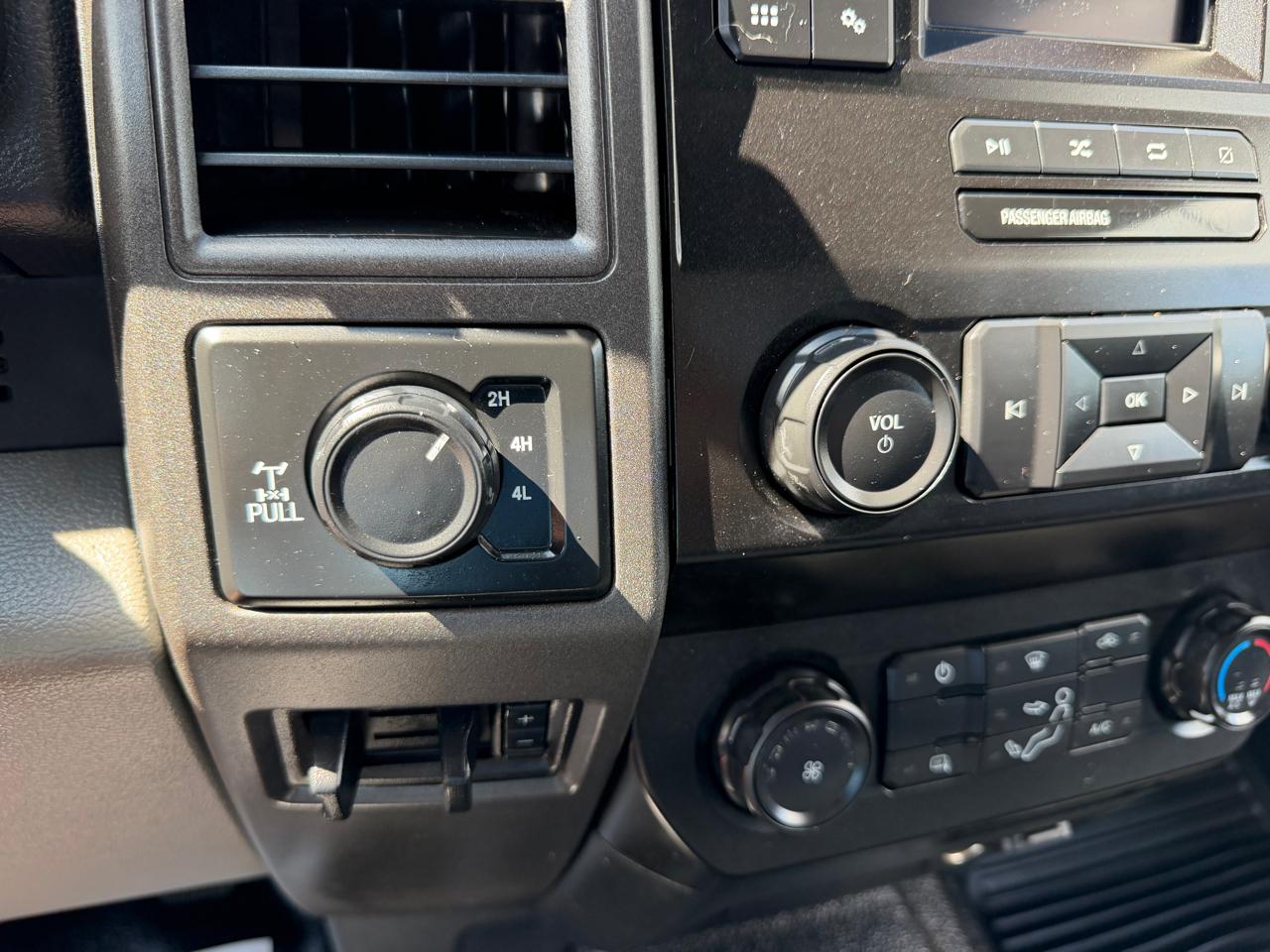 Ford Super Duty F-250 SRW XL 4WD Crew Cab 8' Box 2022