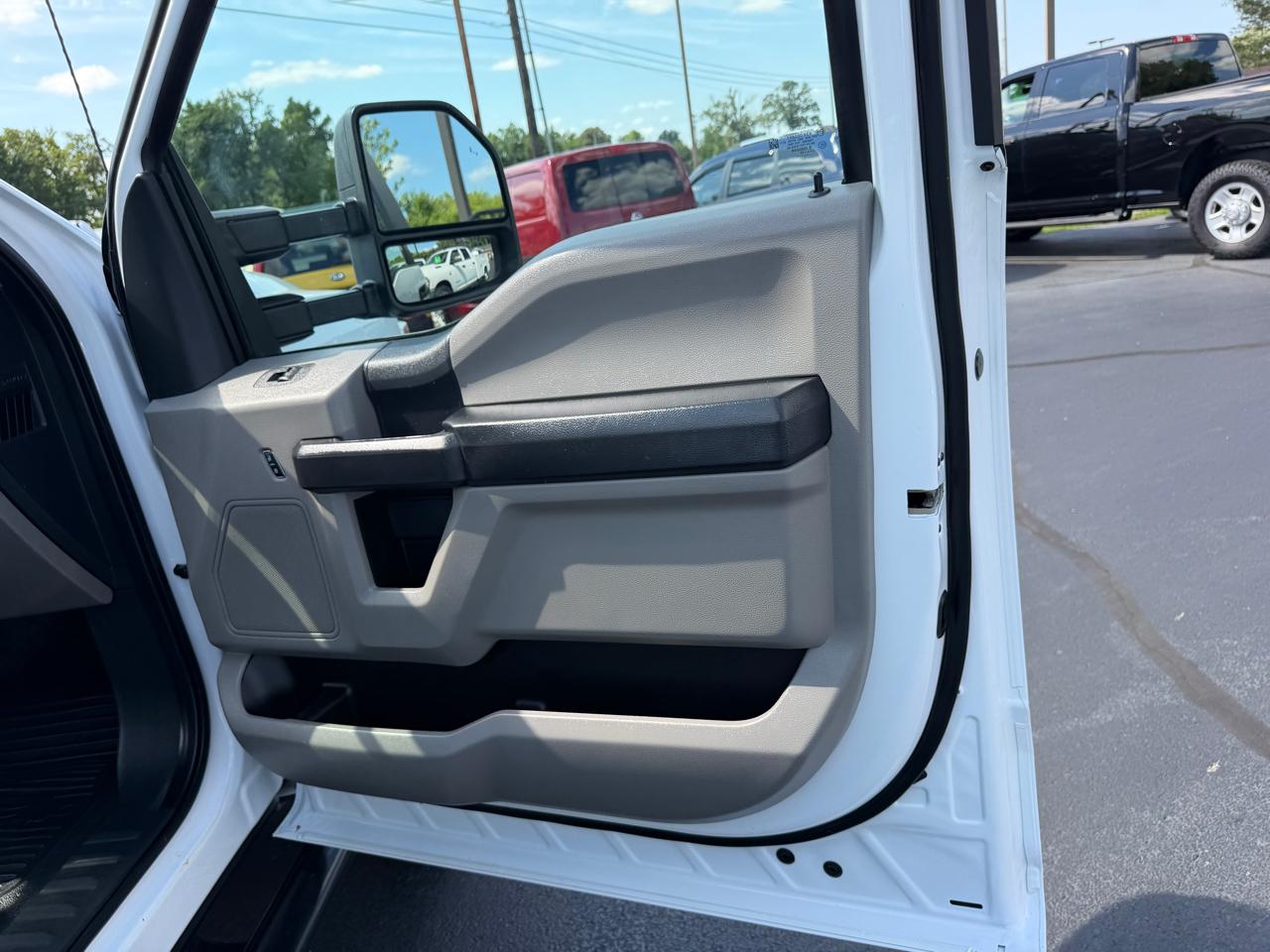 Ford Super Duty F-250 SRW XL 4WD Crew Cab 8' Box 2022