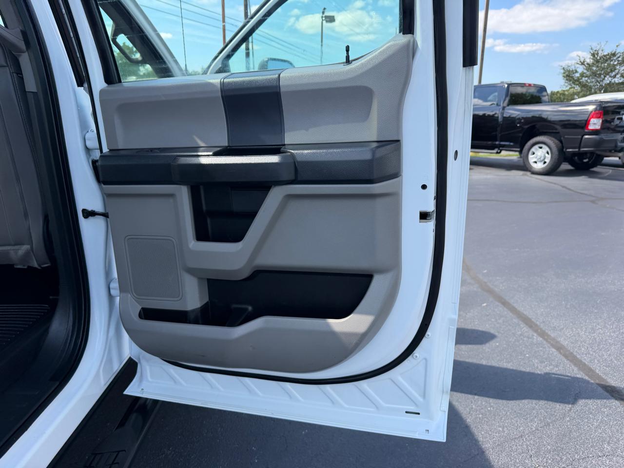 Ford Super Duty F-250 SRW XL 4WD Crew Cab 8' Box 2022