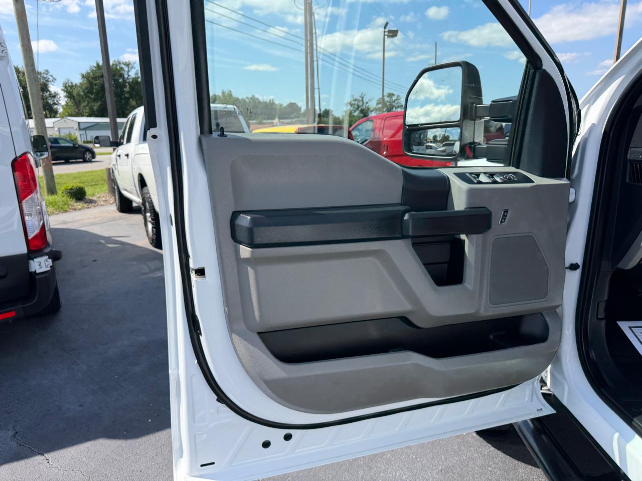 Ford Super Duty F-250 SRW XL 4WD Crew Cab 8' Box 2022