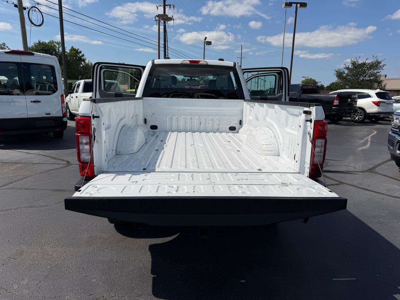 Ford Super Duty F-250 SRW XL 4WD Crew Cab 8' Box 2022
